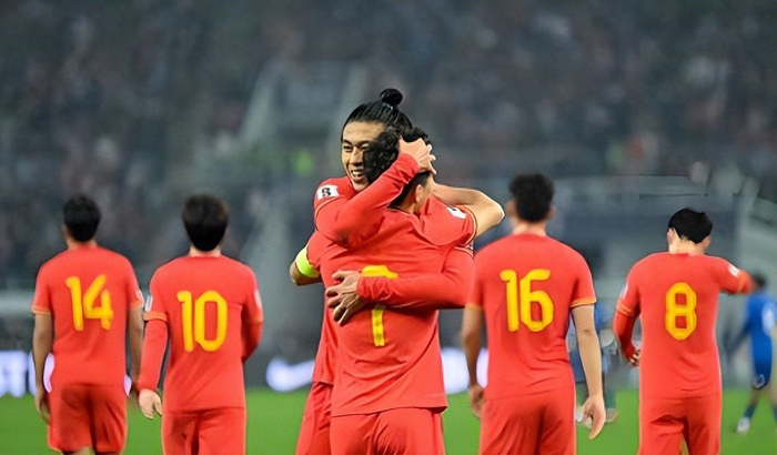 蓝鲸体育APP-邝兆镭仅用一场中超就征服球迷，替补登场多次送威胁球，值得期待|邝兆雷|海牛队|云南玉昆|云南|青岛海牛_新浪新闻